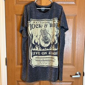 ARULA Vintage Rock & Roll Graphic Tee - Black and Cream